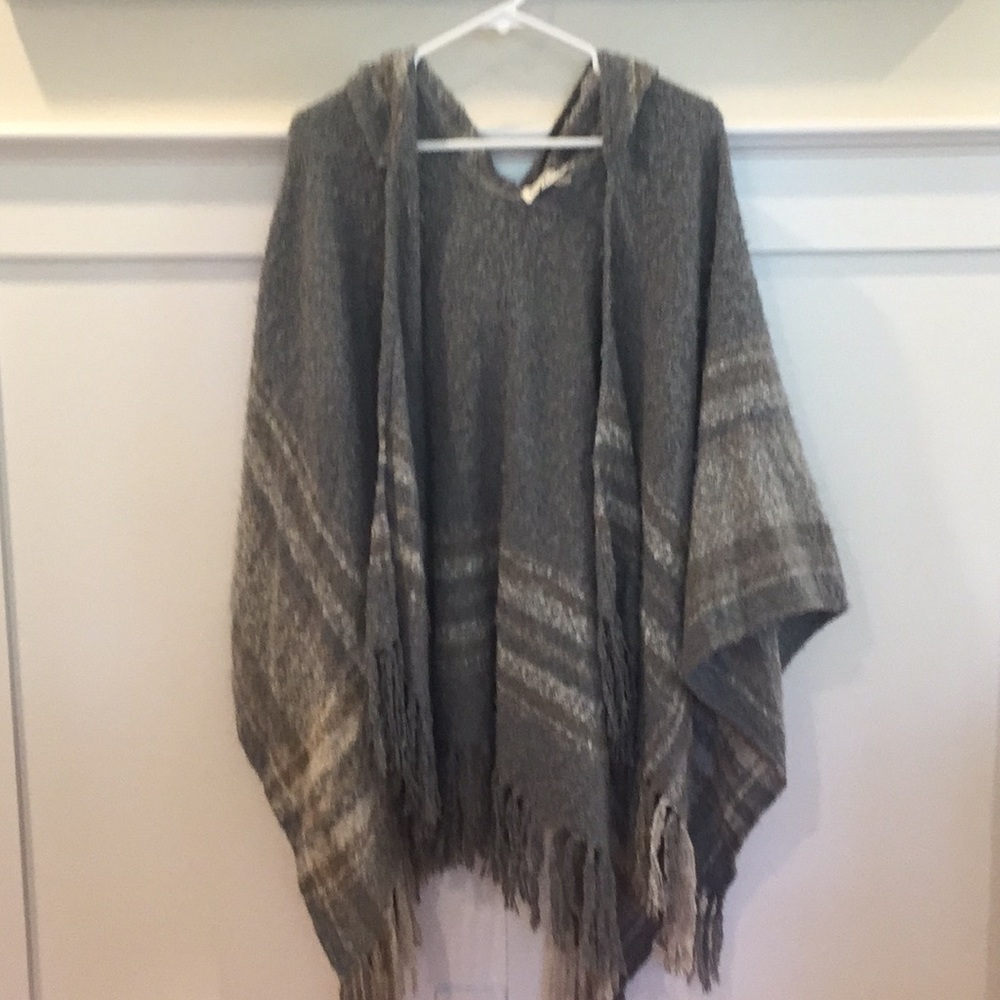 NWOT Hooded poncho wrap